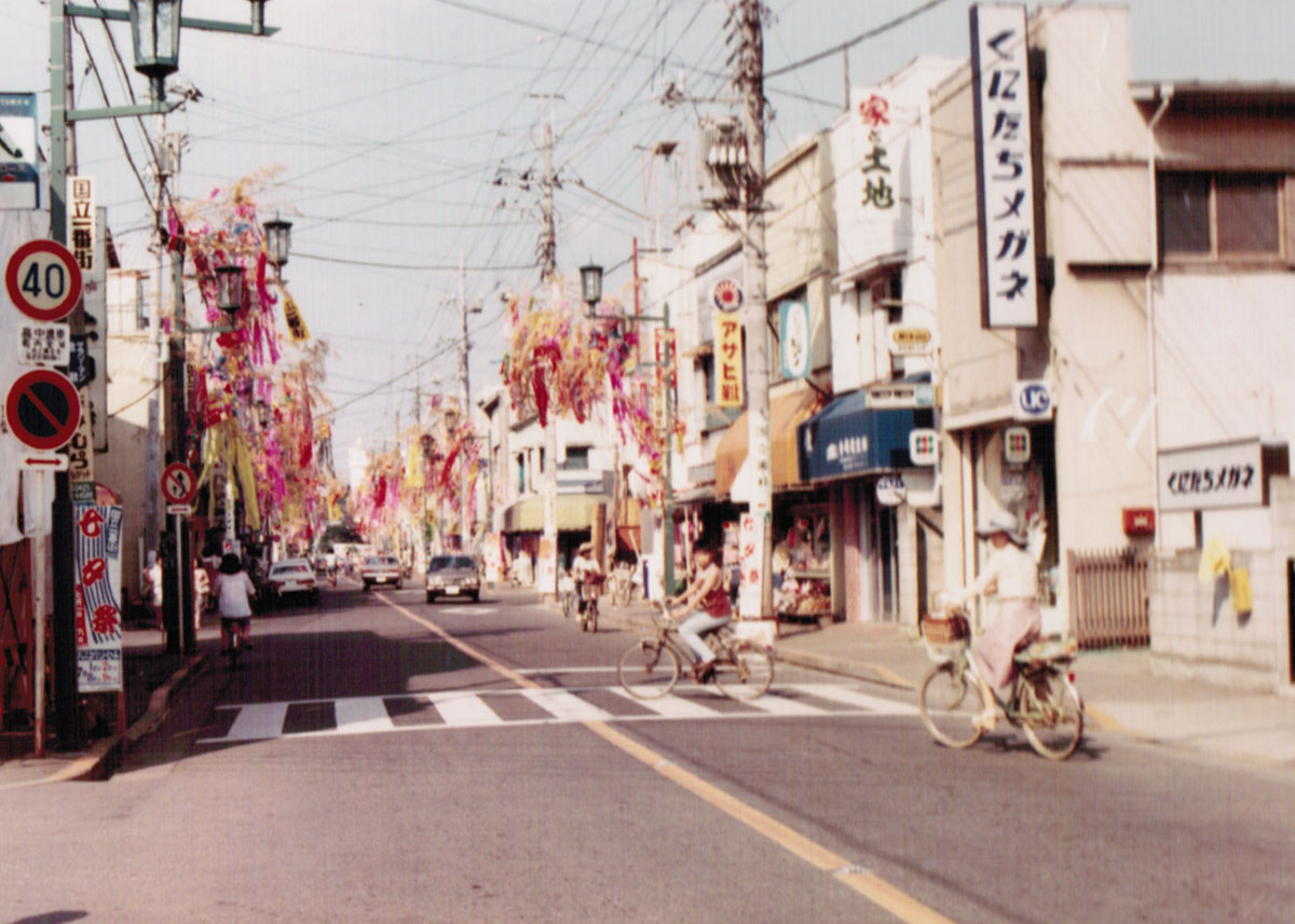 店舗前（当時信号なし）（昭和53年）の写真